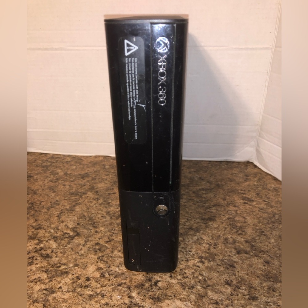 MICROSOFT XBOX 360 E 1538 CONSOLE SYSTEM FOR PARTS Or REPAIR Parts only